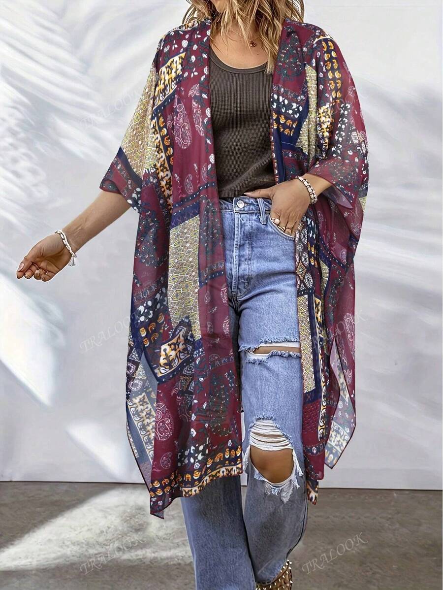 Kimono pour femme grande taille en patchwork imprimé. Couvre-plage ample, semi-transparent avec fentes latérales, idéal pour les vacances d'été
