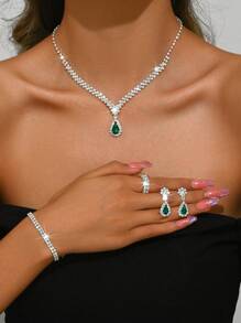 734783424-2 groen pak