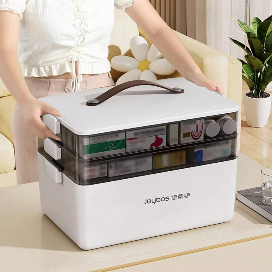 Joybos®1 pieza Organizador de caja de medicina de plástico de 3 niveles, caja organizadora de medicina, caja de almacenamiento de medicina portátil con ventana de visualización, caja organizadora de medicina de plástico, sin olor, caja de almacenamiento médico multifuncional para el hogar, con cierre con pestillo, compartimentos y asa. Para uso doméstico, dormitorio, dormitorio, baño, viajes al aire libre, almacenamiento debajo de la cama, viajes y oficina, blanco.