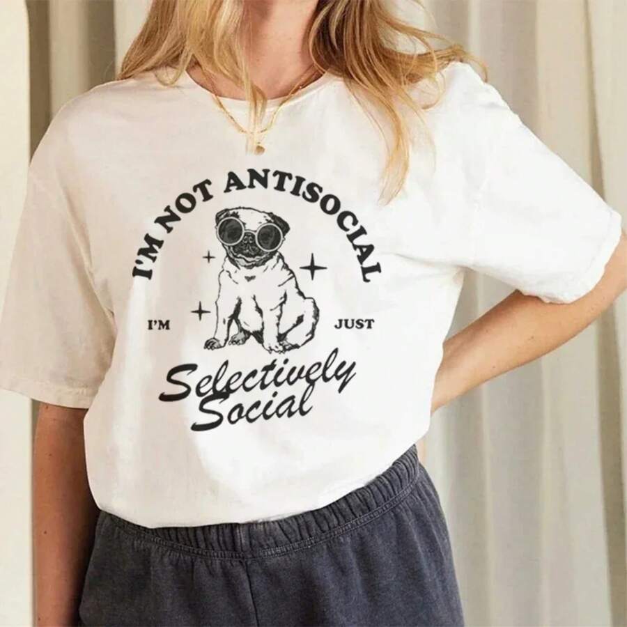 2024 Fashion Antisocial Selectively Social Introvert Pug Aesthetic Fashion Graphic Tees Women Grunge Clothes Female