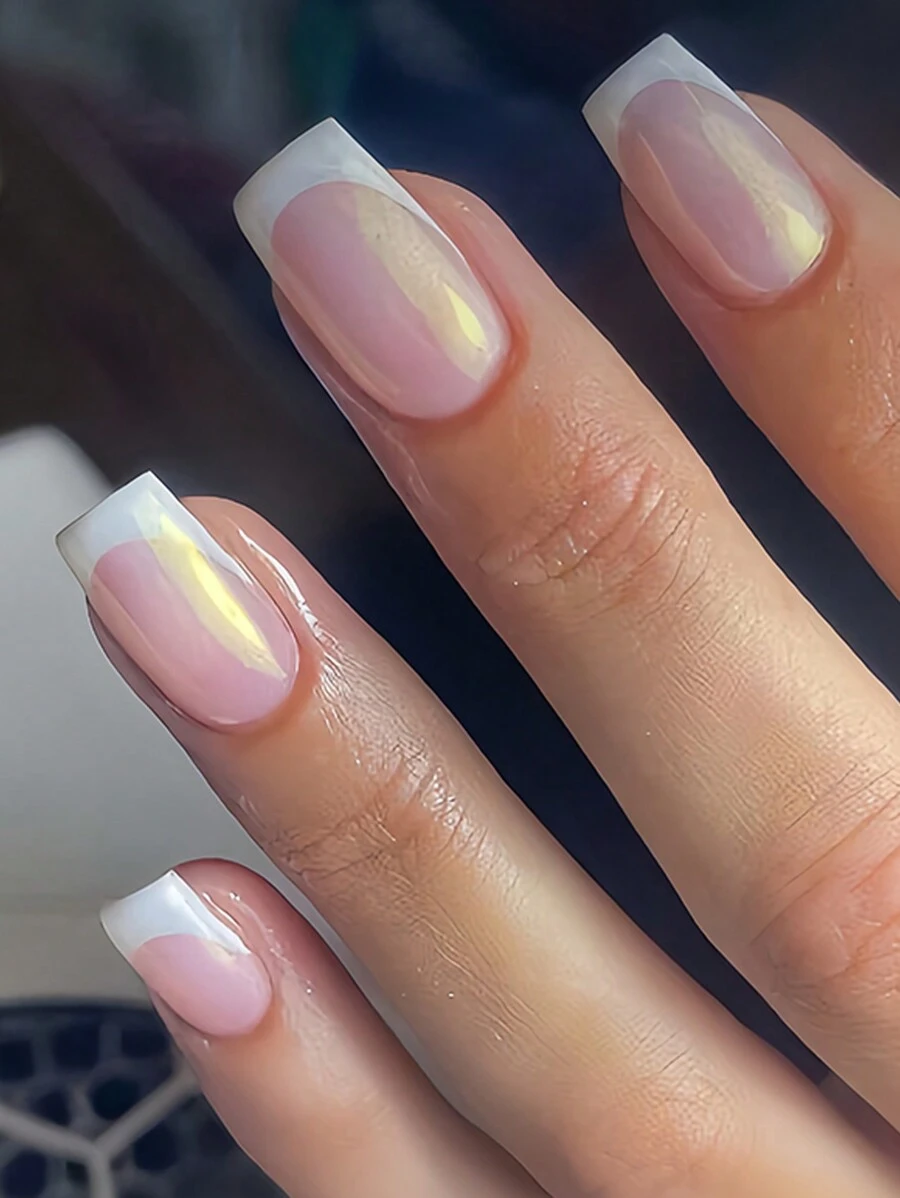 Upgrade je look direct met 24 stuks middelgrote vierkante pers-op nepnagels, eenvoudige witte Franse stijl glitter nepnagels, schattige roze nepnagels, volledige dekking nepnagelset voor vrouwen en meisjes, inclusief 1 vel kleeflipjes en 1 mini-vijlstrip