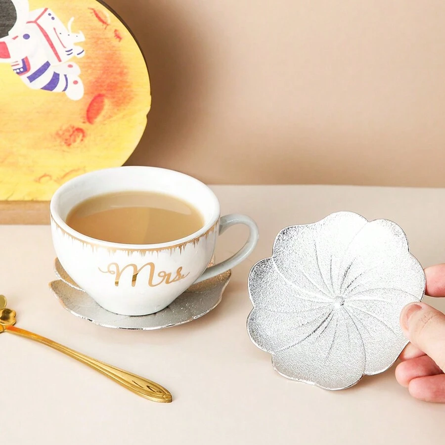1 pièce Dessous de plat métallique thermo-isolant en forme de fleur de prunier, tapis de table décoratif floral