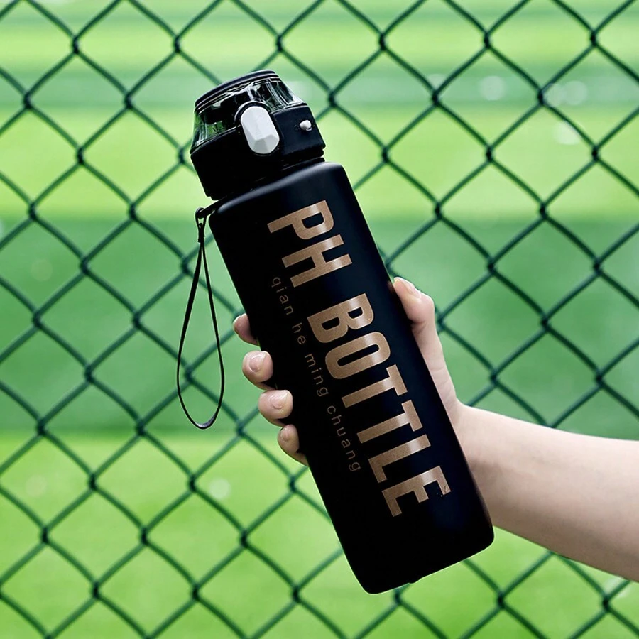 Dernière tasse à boire portable de sport d'extérieur de haute qualité à la mode avec dégradé de couleur, convenant aux hommes, aux femmes, aux étudiants. Bouteille de sport, de protéines, d'eau, cadeau d'anniversaire de sport