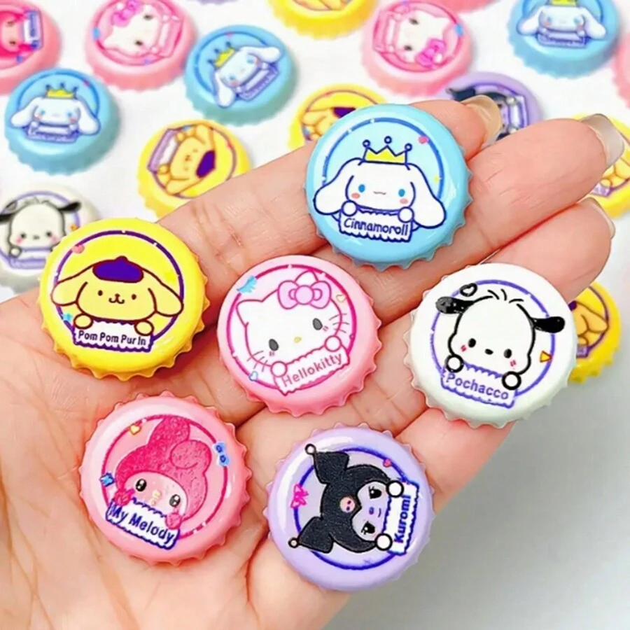 Sanrio 6/12/18 pezzi Accessori per tappi di bottiglia in resina con personaggi Sanrio, per fai da te come cover per telefono, fermagli per capelli, ciondoli, adesivi per frigorifero/tazze, design casuale estivo, per la scuola