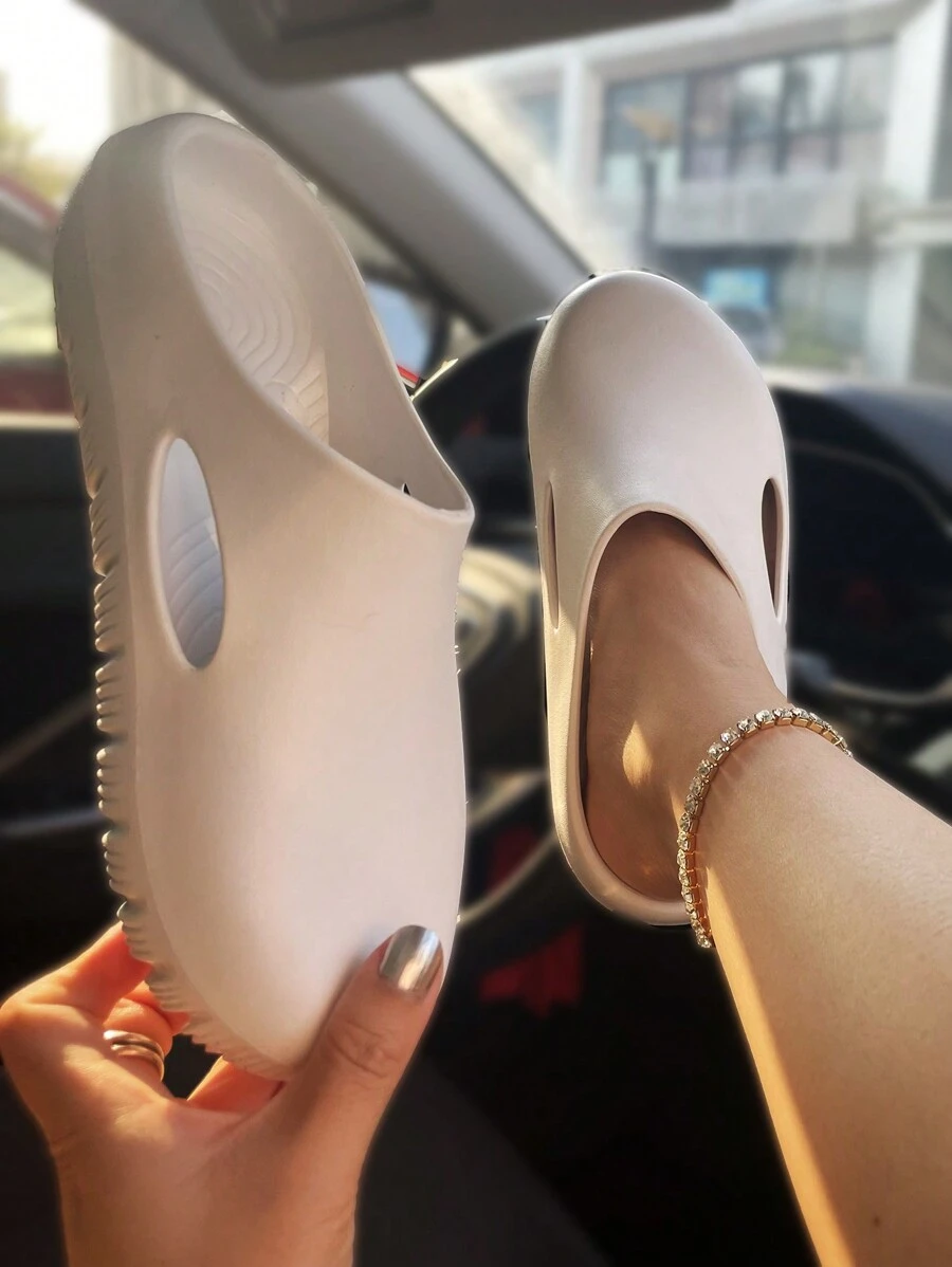 Spring And Summer Fashion New Women's Pure White Clog, Comfortable And Breathable Indoor And Outdoor Dual-Use Beach Shoes, Garden Shoes