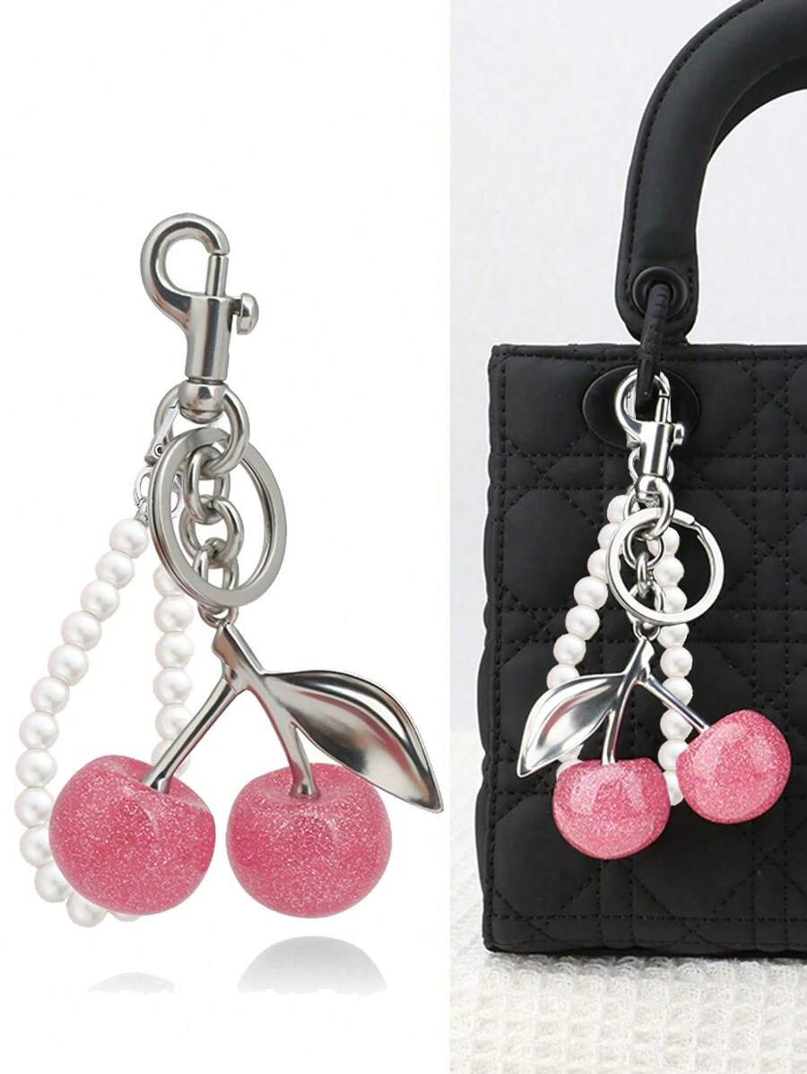 Nuevo llavero de metal con colgante con perlas falsas y cristal con forma de cereza, apto para uso diario. Dije con forma de cereza brillante con clip para bolso, accesorio de resina y metal brillante para bolsos y carteras de mujer. Llavero con forma de corazón, accesorio para bolsos, puede enviarse como regalo a familiares, amigos, compañeros de clase, parejas, cumpleaños, profesores, recuerdos.