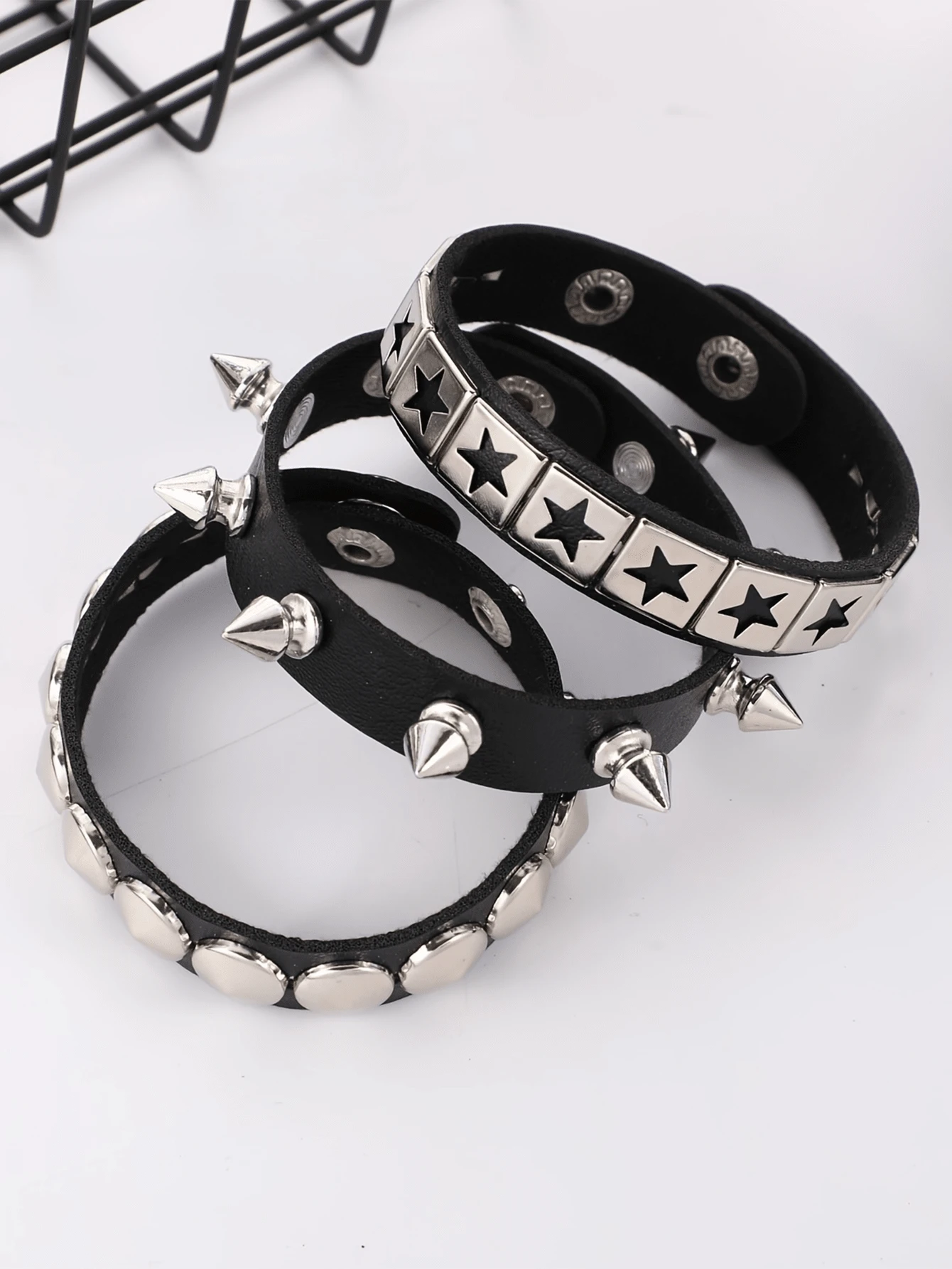 Spiked Studded Armbanden Punk Leren Klinknagels Armband Voor Mannen Vrouwen, Punk Rock Star Studded Armband Set Spiked Leren Manchet Armband 80s Polsband Emo Armband Verstelbare Punk Accessoires Spiked Leren Armband Geschenken