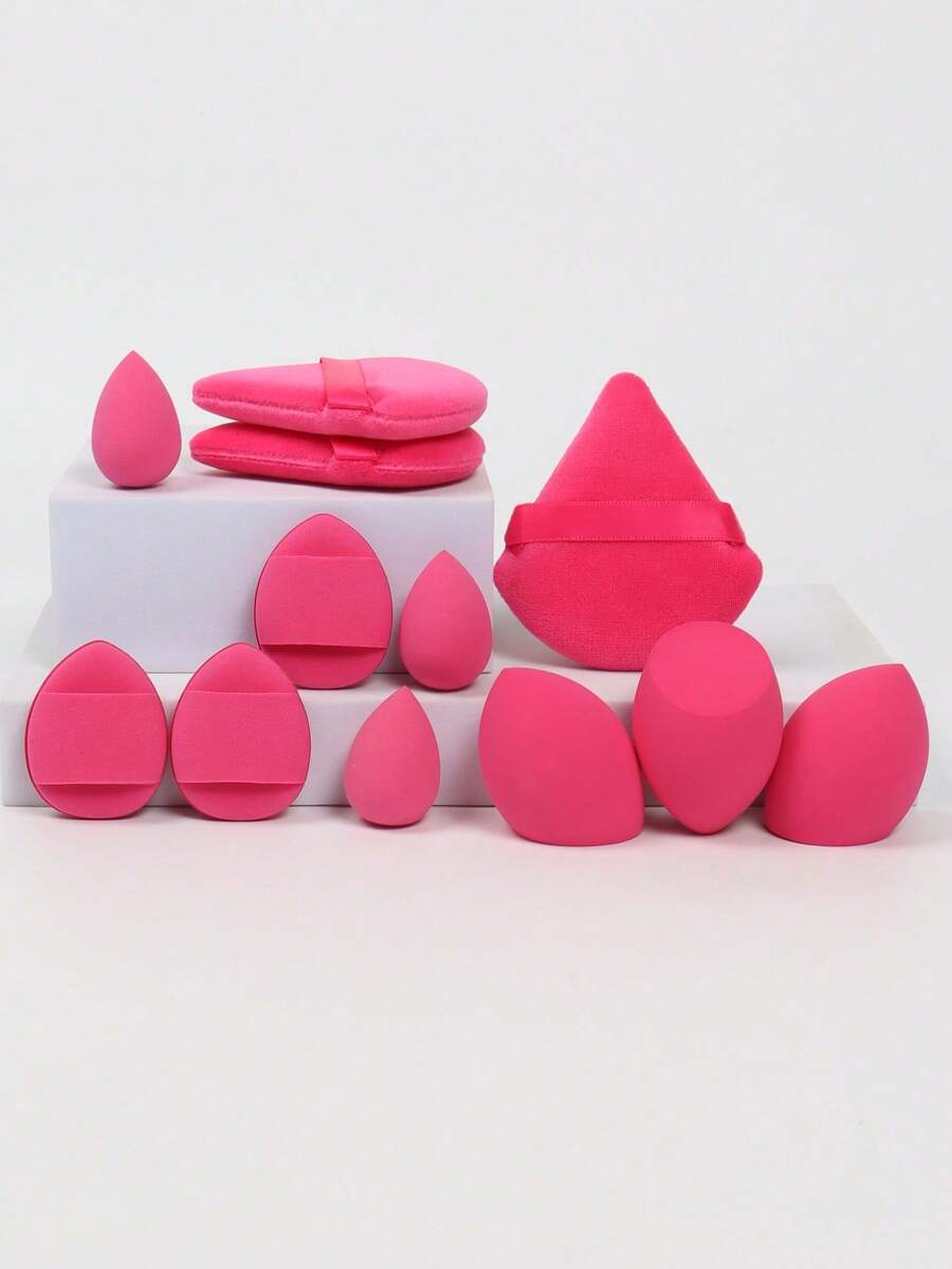 Juego de 12 esponjas de maquillaje de uso múltiple que consta de 3 borlas triangulares para polvos, 3 borlas mini de cojín de aire para polvos, 3 esponjas de maquillaje en forma de gota de agua y 3 mini esponjas de maquillaje. Adecuado para base líquida, base en polvo y crema correctora. Apto para todo tipo de pieles.