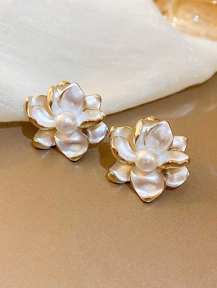 1 Pair Minimalist Elegant Floral Stud Earrings, Fashionable Design For Women, Suitable For Holiday And Daily Wear