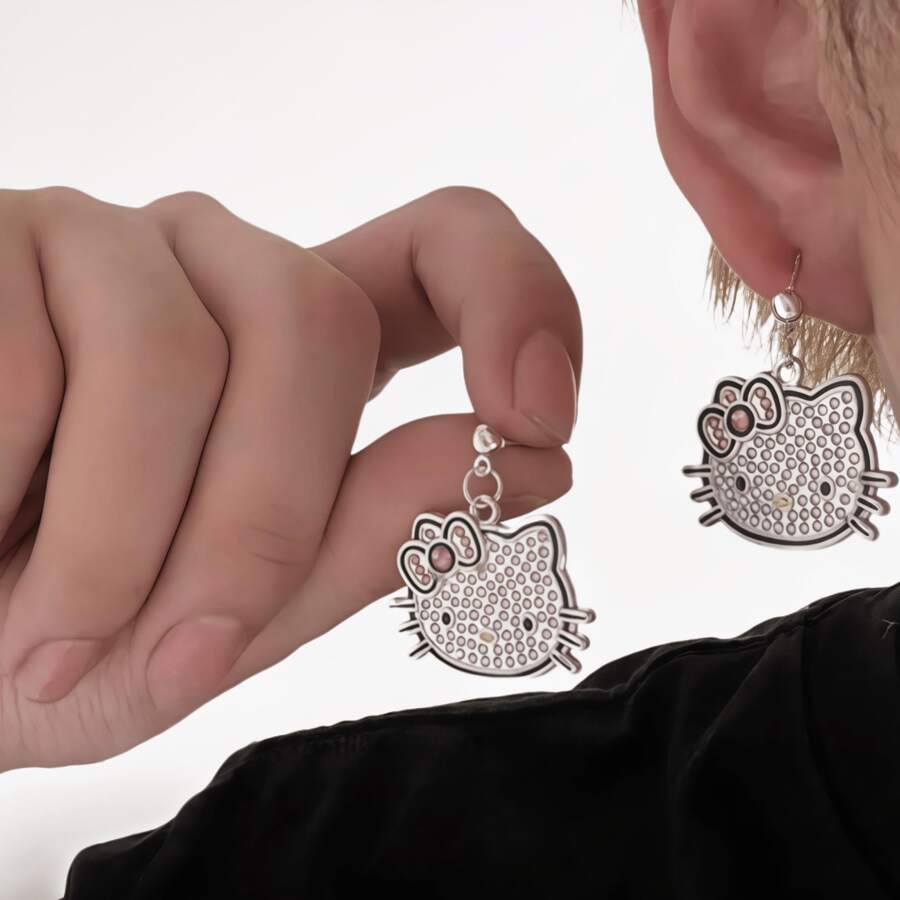 Sanrio 1 Pair Of Exquisite And Beautiful Earrings, Sanrio Earrings, Cute KT Cat, Alloy Material, With Red Bow And Diamond Pattern On It, Fashionable And Cute, Suitable For Various Occasions (Party, Festival, Leisure, Outdoor Decoration) Diy Earrings, Can Be Given As Holiday Gifts, (Christmas, Valentine's Day),Mom,Mother,Mother's Day,Gift