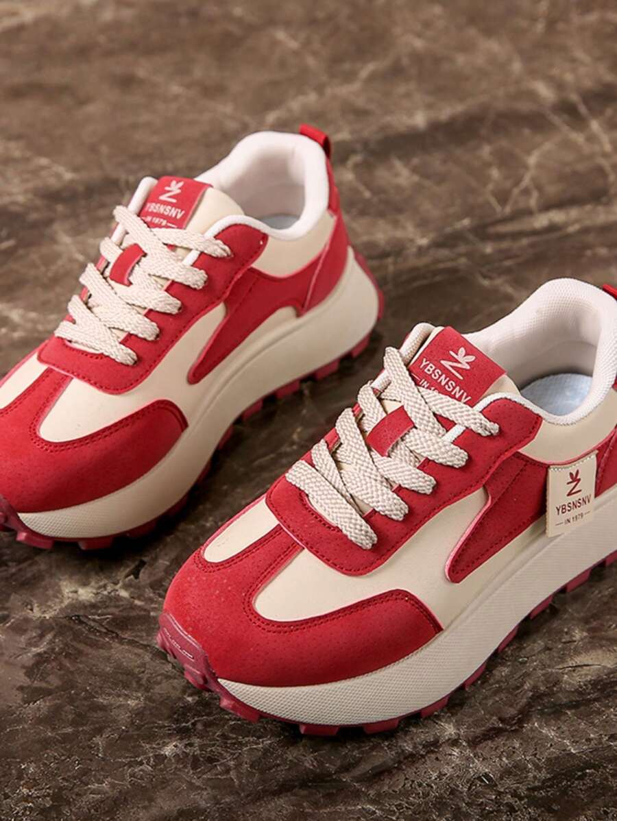 Scarpe casual sportive da donna primavera 2025, sneaker con platform e suola spessa, in stile patchwork