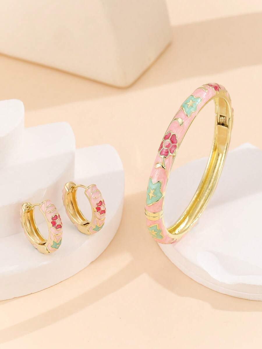 1 Set modischer, neuer, goldfarbener, blumenmusterbedruckter Cloisonné-Armreif und Ohrringe-Schmuck, für Mädchen und Frauen