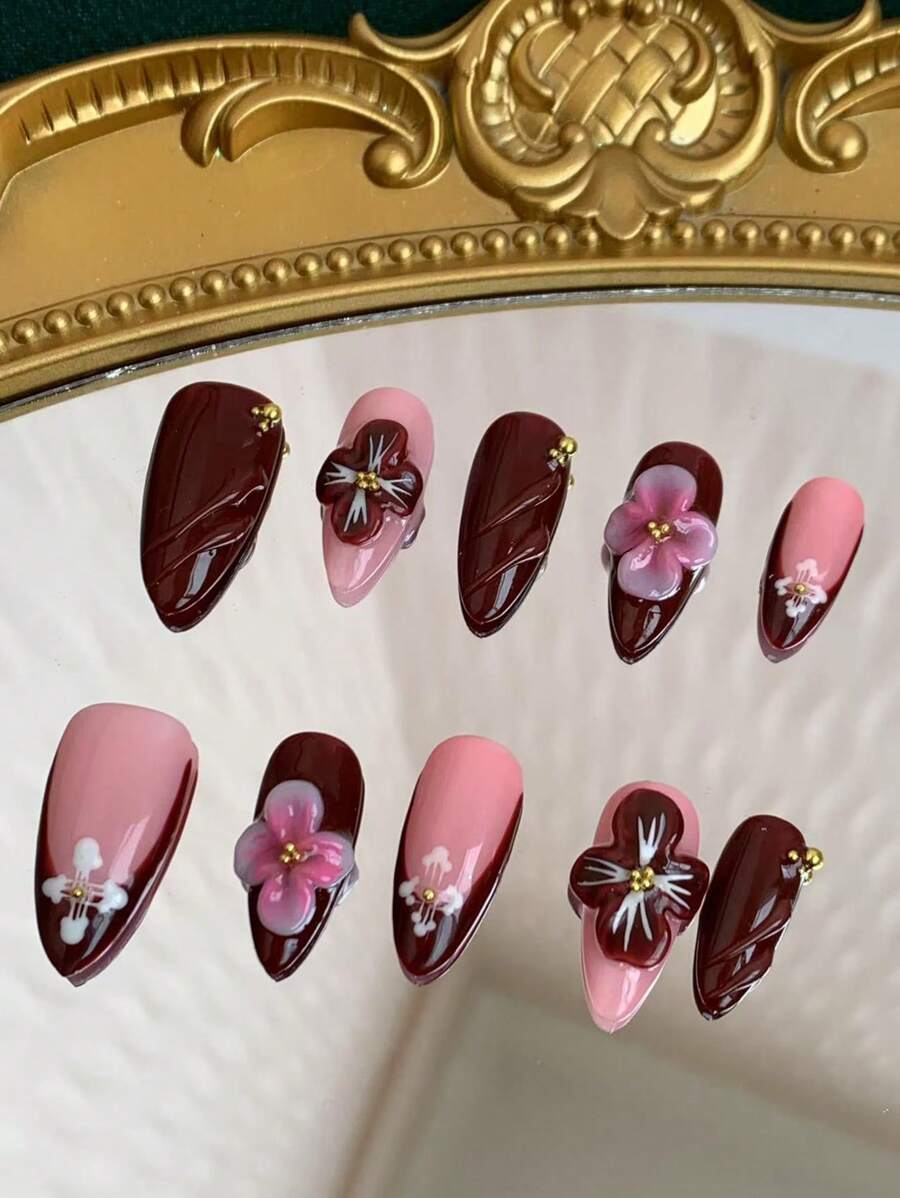 10 piezas de uñas postizas hechas a mano en forma de almendra de color marrón nude con talla tridimensional. Pueden darse como regalo a personas, madres, novias y novias. Adecuado para usar en ocasiones como cumpleaños, fiestas, banquetes y bailes. Se pueden usar repetidamente