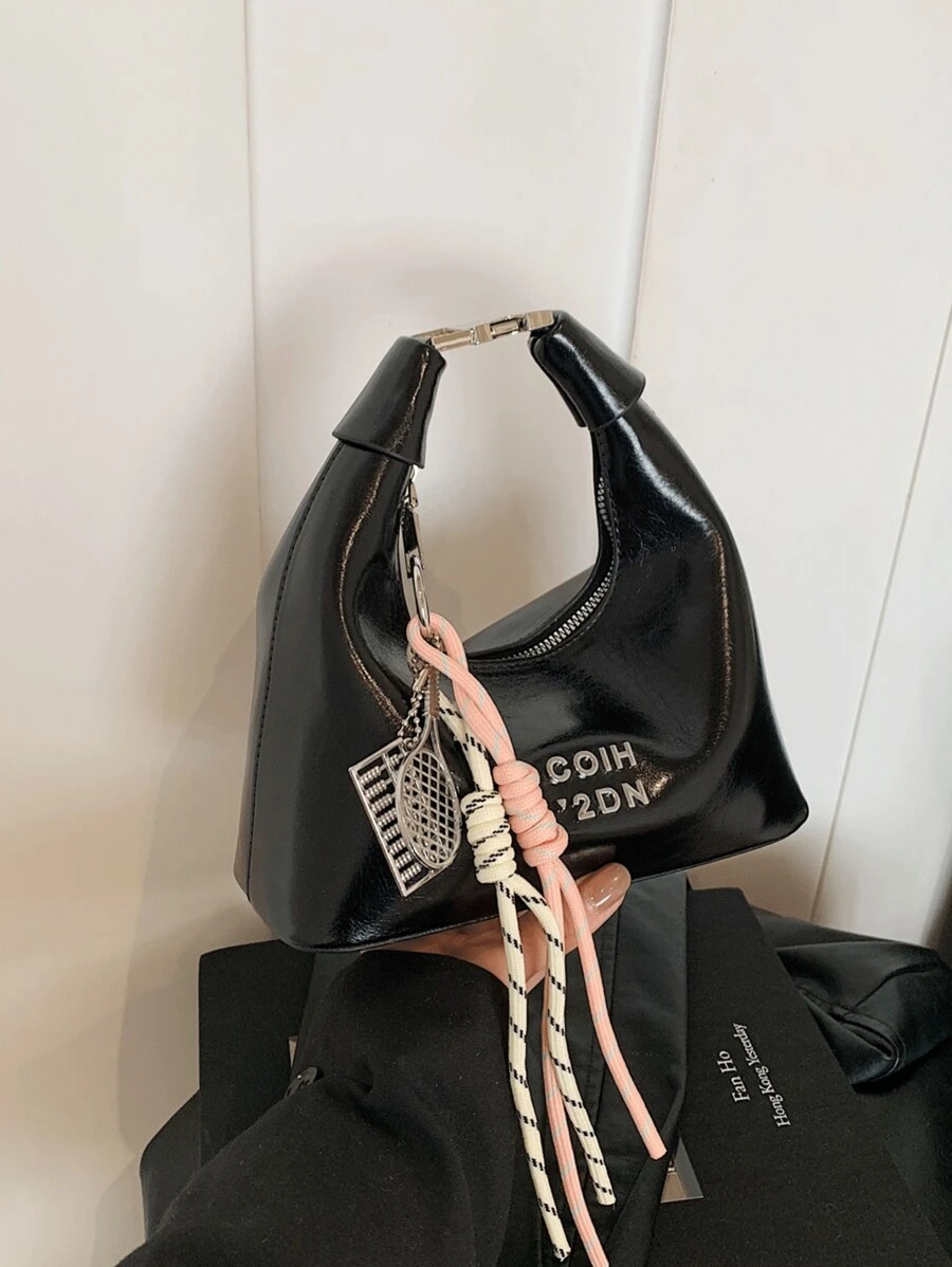 Novo tecido impermeável PU de cor sólida da moda Joker, design de decoração com padrão de letras, abertura e fechamento com zíper, bolsas, bolsas quadradas, bolsas cor de vinho, com design de decoração com pingente, pode ser pendurado, adequado para compras.
