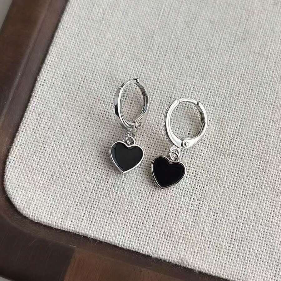 1 paire de boucles d'oreilles en forme de cœur en alliage de zinc noir à goutte, boucles d'oreilles délicates en métal mini pour femmes, convient pour un port quotidien