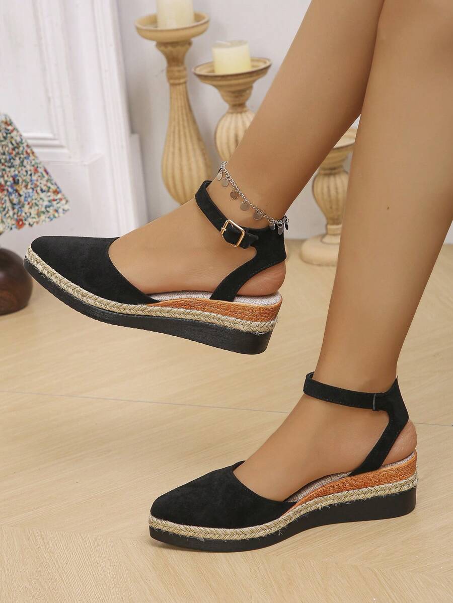 2025 Nouvelles sandales à plateformes à pointe pointue évidées avec talon moyen pour l'automne précoce, style européen et américain. Sandales à brides élastiques fermées à talons hauts pour femmes