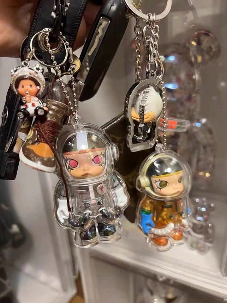 1 pièce Porte-clés pendentif en acrylique de figurine d'astronaute MOLLY avec insert de poupée - coque de protection transparente, accessoire de sac pour Pâques, Thanksgiving, Noël, Halloween, Nouvel An (poupée non incluse)