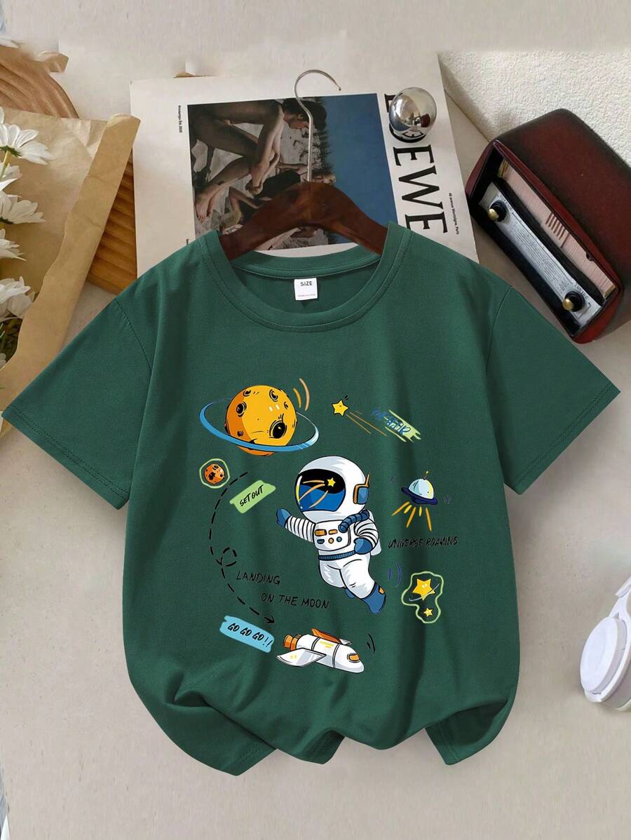 Camiseta estilo jovem chique streetwear com estampa de astronauta e gola redonda, primavera e verão
