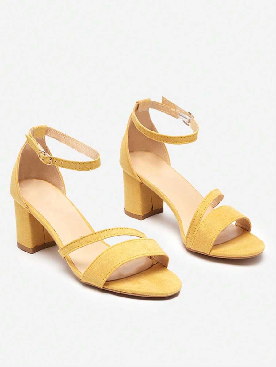 Gele sandalen voor dames op de post Eqro - stijlvolle sandalen voor dames, zomersandalen