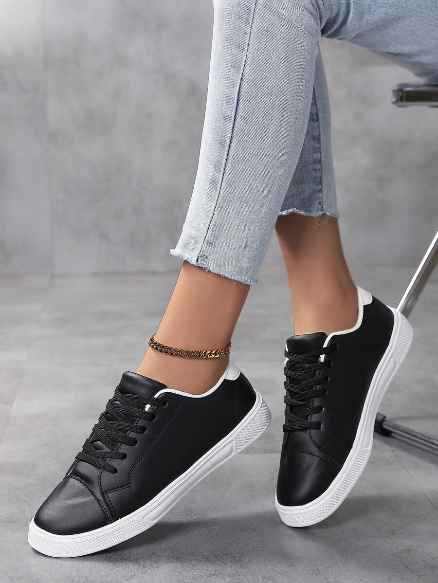 Women's Casual Black & White Spring Outdoor Sneakers, Low-Top Breathable Skateboarding Shoes