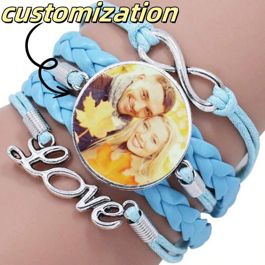 Een gepersonaliseerde LOVE - Thema Metalen Creatieve Armband Voor Aanpassing. Het Wordt Aangepast Met Het Hitte - Sublimatie Proces En Is Een Uniek DIY Cadeau. Het Hitte - Transfereert De Foto's Die U Levert, Zorgvuldig, Zodat U Prachtige Momenten Opnieuw Kunt Beleven