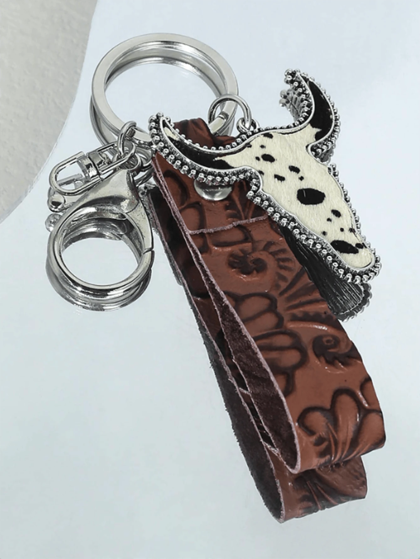 1 Stück zufälliger vintage geprägter Leder Kuhkopf Schlüsselanhänger Auto Zubehör Taschenbehang Rucksack für die Schule