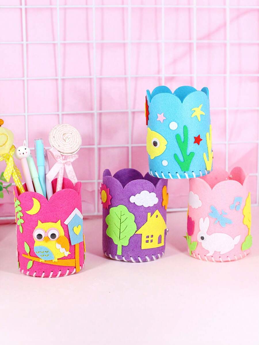 8 pièces de porte-stylo fait maison en feutre créatif avec des animaux de bande dessinée cousus à la main en 3D. Boîte de rangement de bureau circulaire pour enfants. Matériel DIY pour l'école maternelle. Artisanat pour enfants. Idéal pour la rentrée scolaire et les récompenses cadeaux.