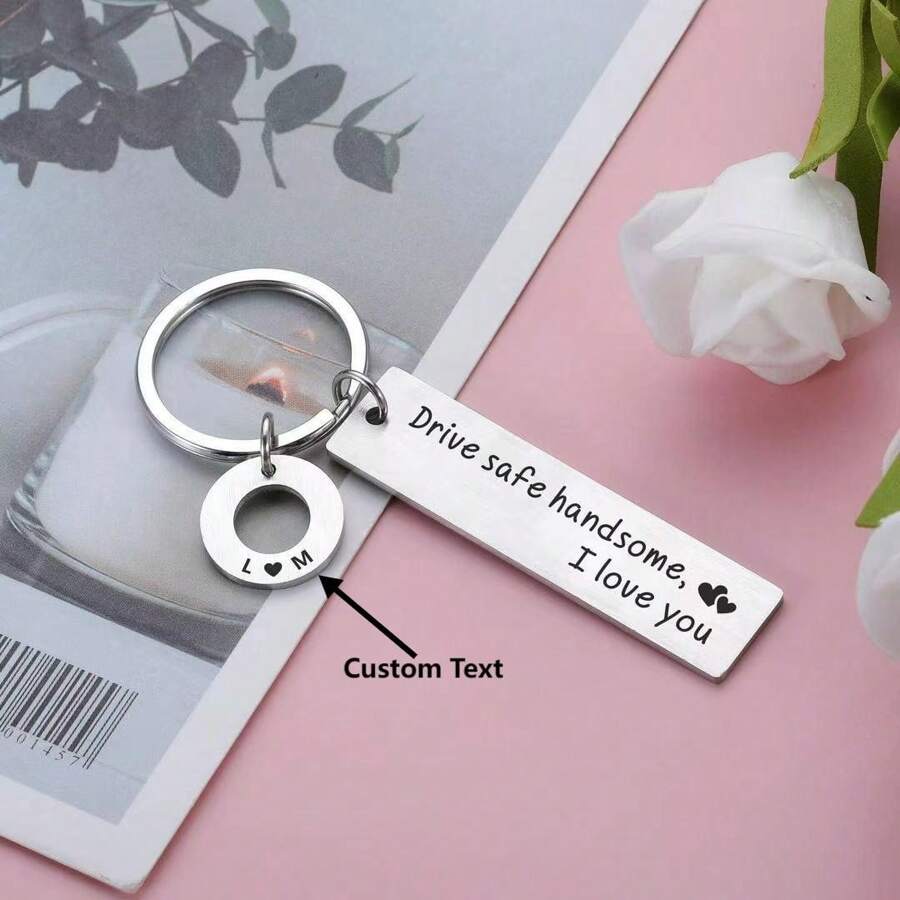 Porte-clés personnalisé avec le texte "Conduisez prudemment", porte-clés de couple personnalisé, cadeau pour nouveau conducteur pour le meilleur ami/petit ami/petite amie/Noël, cadeaux d'anniversaire de la Saint-Valentin