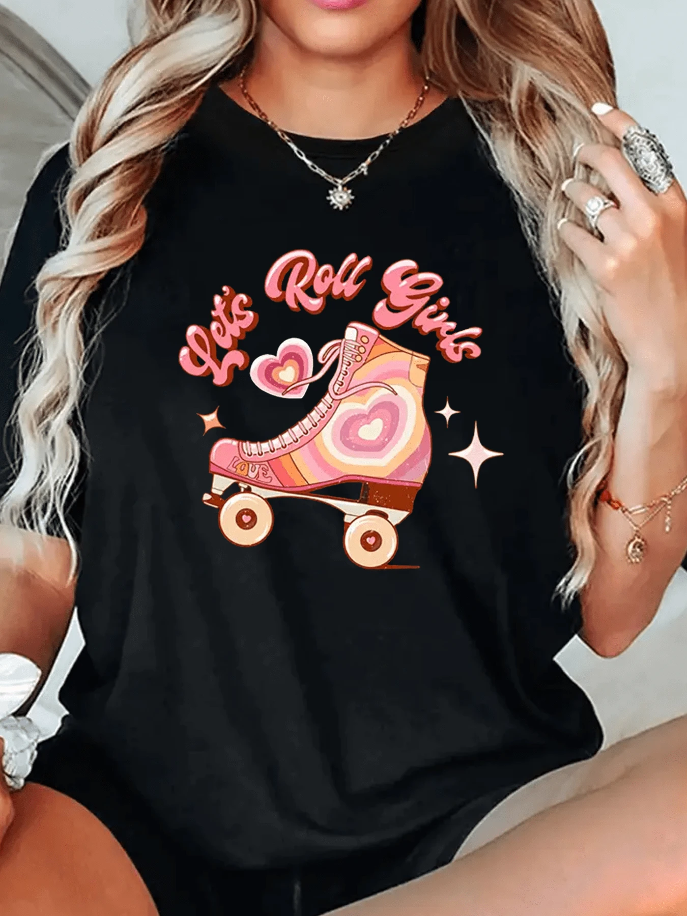 Pink Roller Skates Pattern, Printed Women's Round Neck Casual Top, Fashionable Casual T-Shirt, Versatile, Suitable For All Seasons, Summer Slimming Clothing