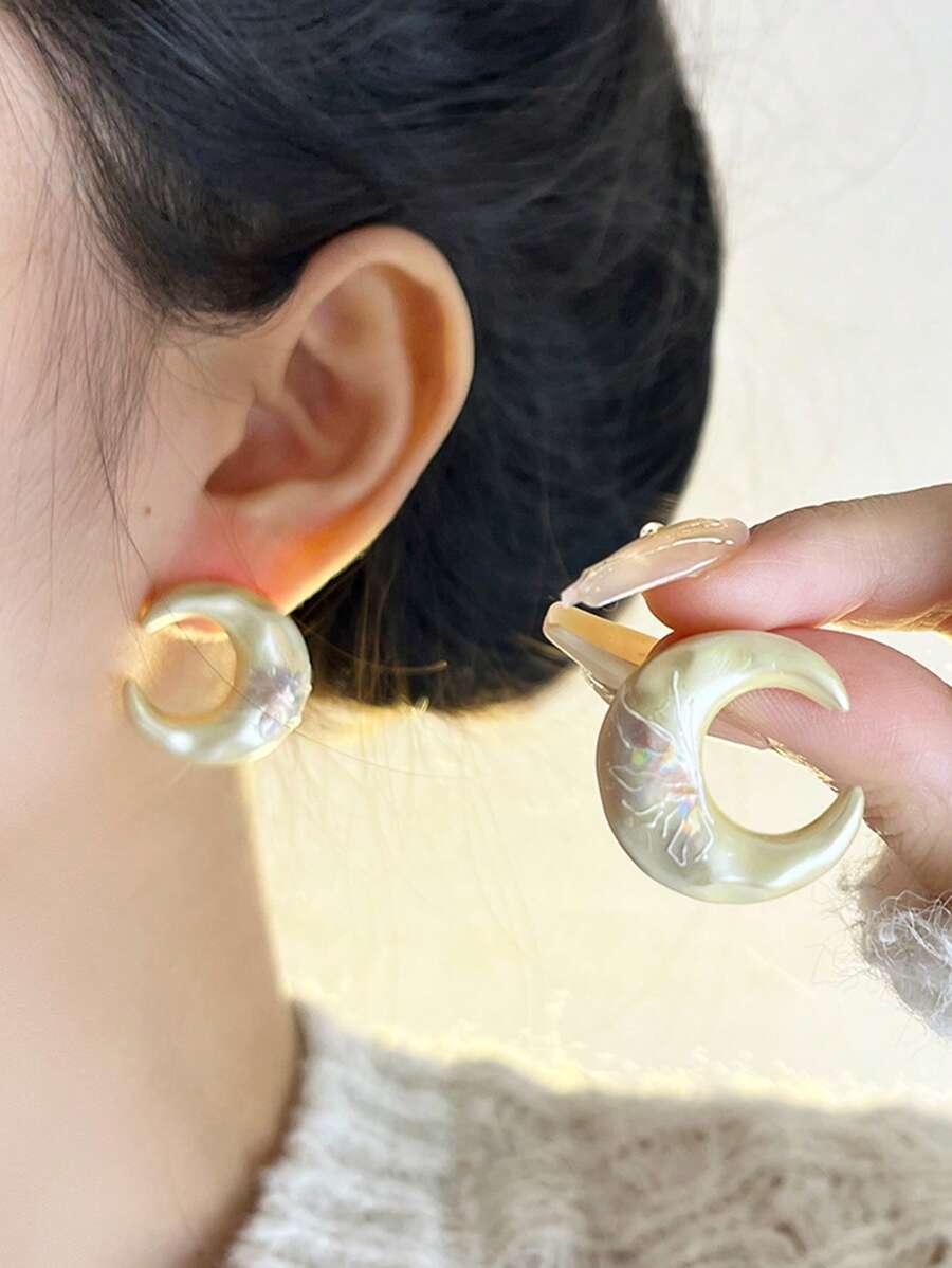 1 Pair Vintage Elegant Enamel Concave Geometric Moon & Flower Butterfly Print Stud Earrings, Simple & Fashionable Everyday Accessory Suitable For Women, Daily Wear/Wedding/Party, Great Gift For Wife/Girlfriend Birthday