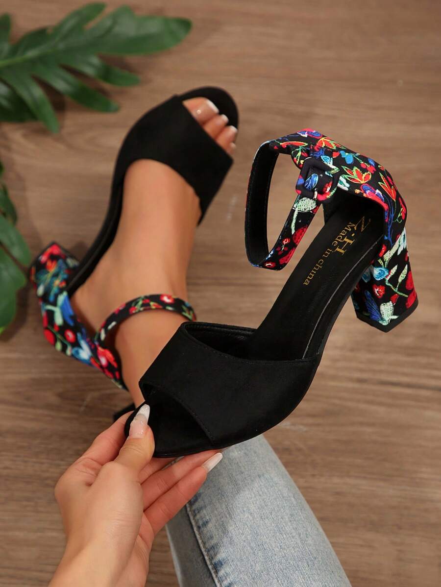 Sandali da donna con cinturini floreali e tacco alto, scarpe eleganti versatili e alla moda con design traforato adatte per feste e appuntamenti, décolleté nere formali/da banchetto con tacco alto