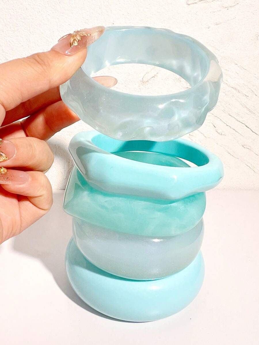 1pc Fashionable Light Blue Resin Bracelet, Elegant & Sexy, Suitable For Women In Daily Casual Wear, Outdoor Parties, Can Be Given As Gift To Friends, Family, Sisters