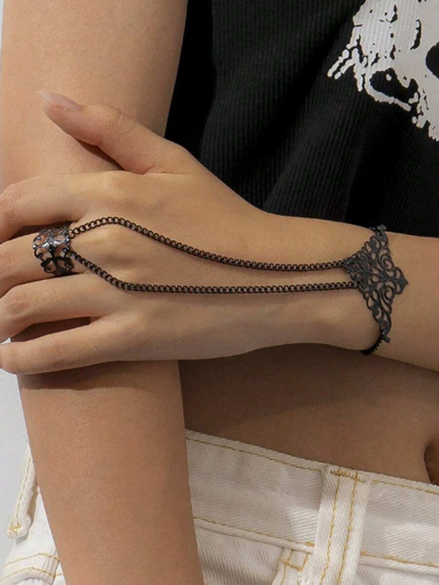 A European And American Fashion Punk Metal Hollowed Out Personalized Design Finger Bracelet With Sweet And Cool Hip-Hop Triangle Back Bracelet Bracelet Bracelet ,Women's New Year Party And Valentine's Day Daily Wear,Mom,Mother,Mother's Day,Gift