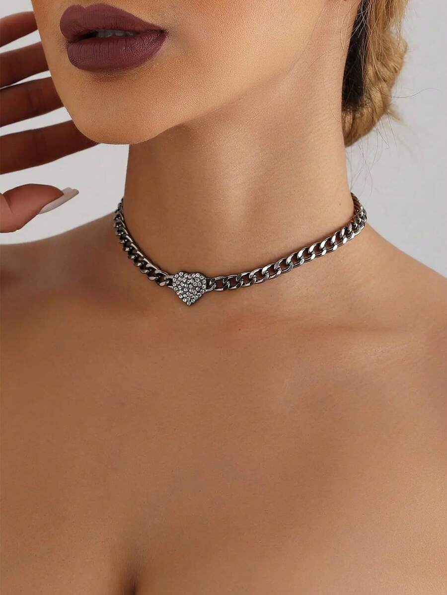 1 pieza Collar corto de gargantilla con colgante de corazón minimalista negro y incrustaciones de rhinestone, adecuado para el uso diario de la mujer