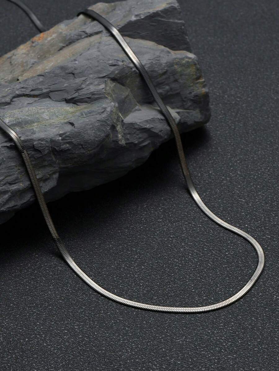 Modischer schwarzer Herren Halskette, abgeflachte Edelstahl Schlangenkette Halskette, klassischer Punk Gothic Hip Cool Stil, ideal für den täglichen Gebrauch, Geschenkidee zur Saison-Eröffnung