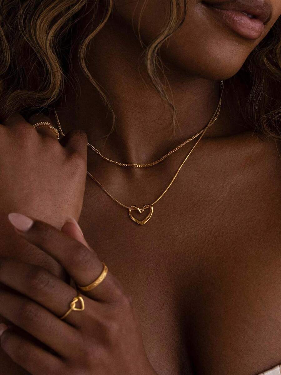 Women Sexy Stainless Steel Plated 18K Gold Snake Chain Golden Heart Pendant Necklace, Gold Jewelry Gold Accessories, Women Gifts, Hypoallergenic Choker Necklace, Fashion Simple European And American Style Unisex Necklace