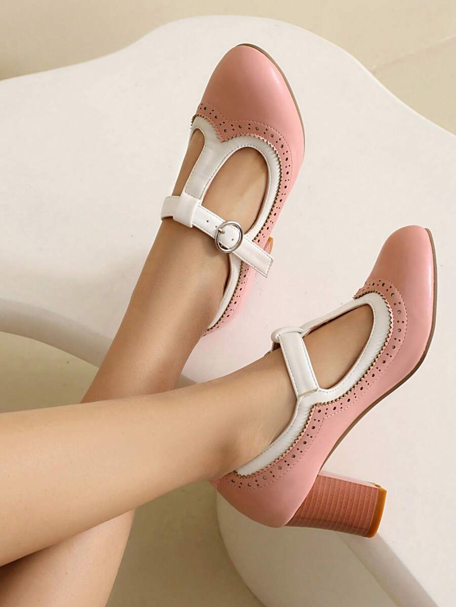 Chaussures décontractées pour femmes, talons compensés rétro français marron printemps 2025. Chaussures à talons épais polyvalentes de couleur bonbon avec une bride à boucle pour femmes