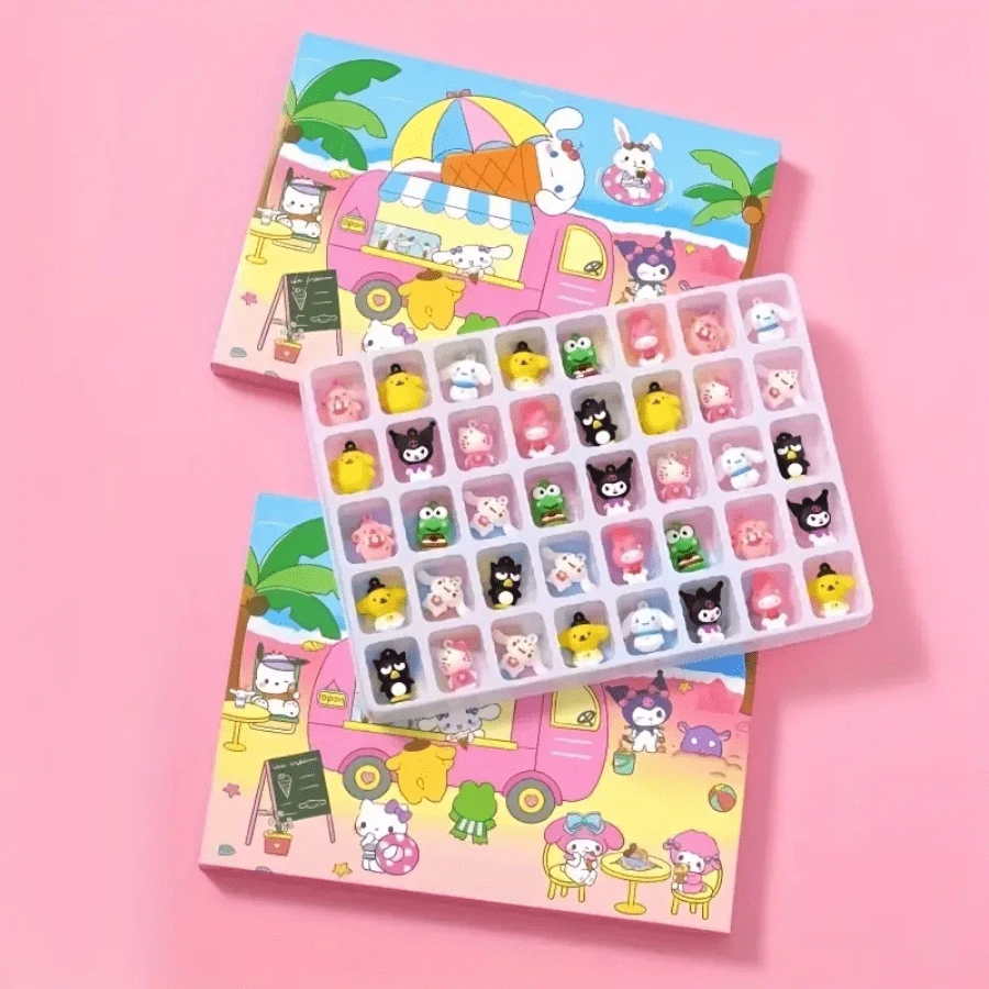 Sanrio 40 sztuk Sanrio Surprise Pack Decor, zestaw breloków, nowy stylowy czarny piękny melodia Hello Kitty Sanrio Family Mystery Box, brelok, zawieszka, dekoracja, prezent urodzinowy i walentynkowy dla mężczyzn i kobiet