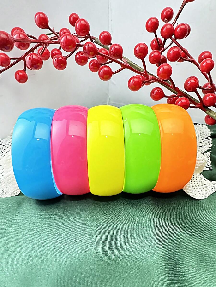 1 pulseira larga de acrílico, design exagerado multicolorido, pulseira redonda de acrílico dinâmica de cor gelatinosa, uso diário feminino de verão ou decoração de festival