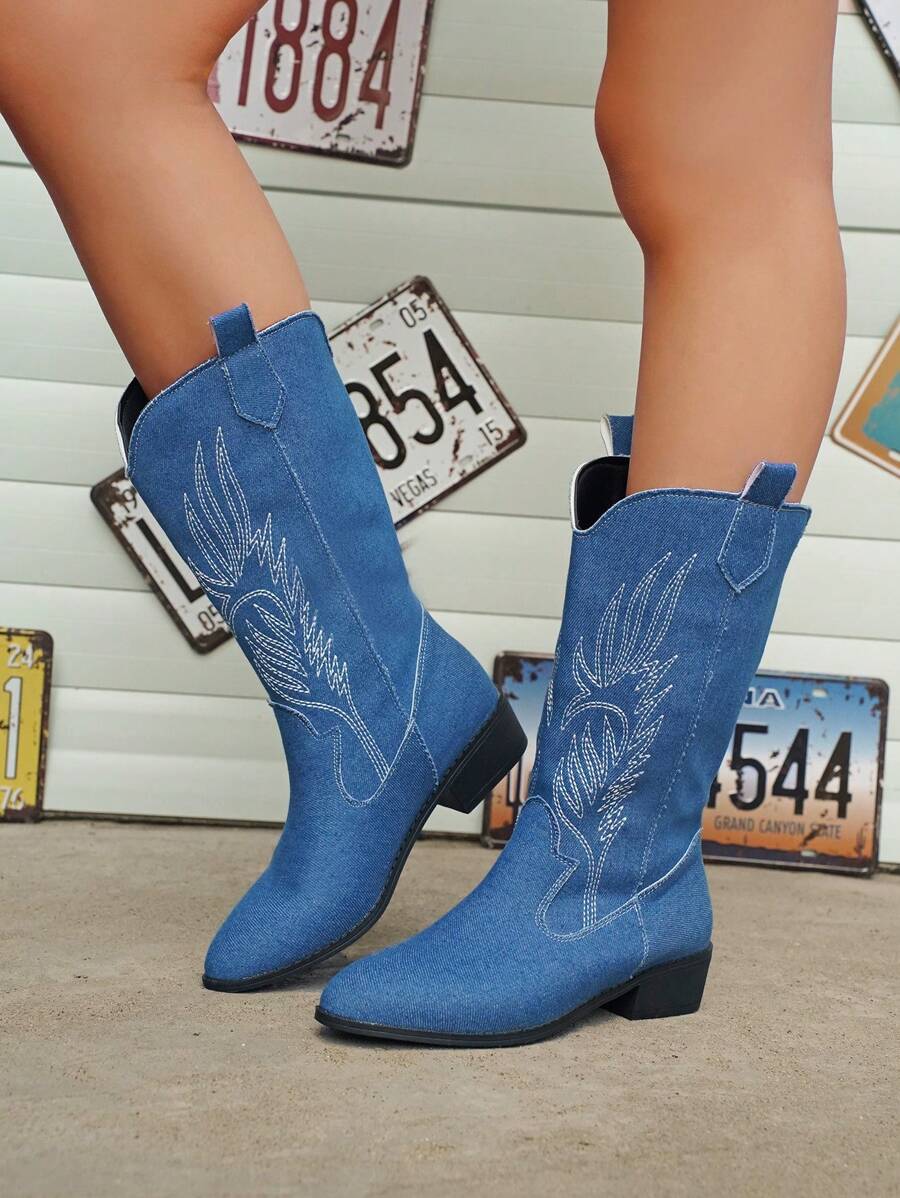 Vintage American Style Embroidered Canvas Pointed Toe Western Boots For Women Blue Canvas Chic High-Top Fashion Boots For Women High Heel Chunky Heel Riding Boots For Women Fashionable Punk Style Chelsea Boots For Women