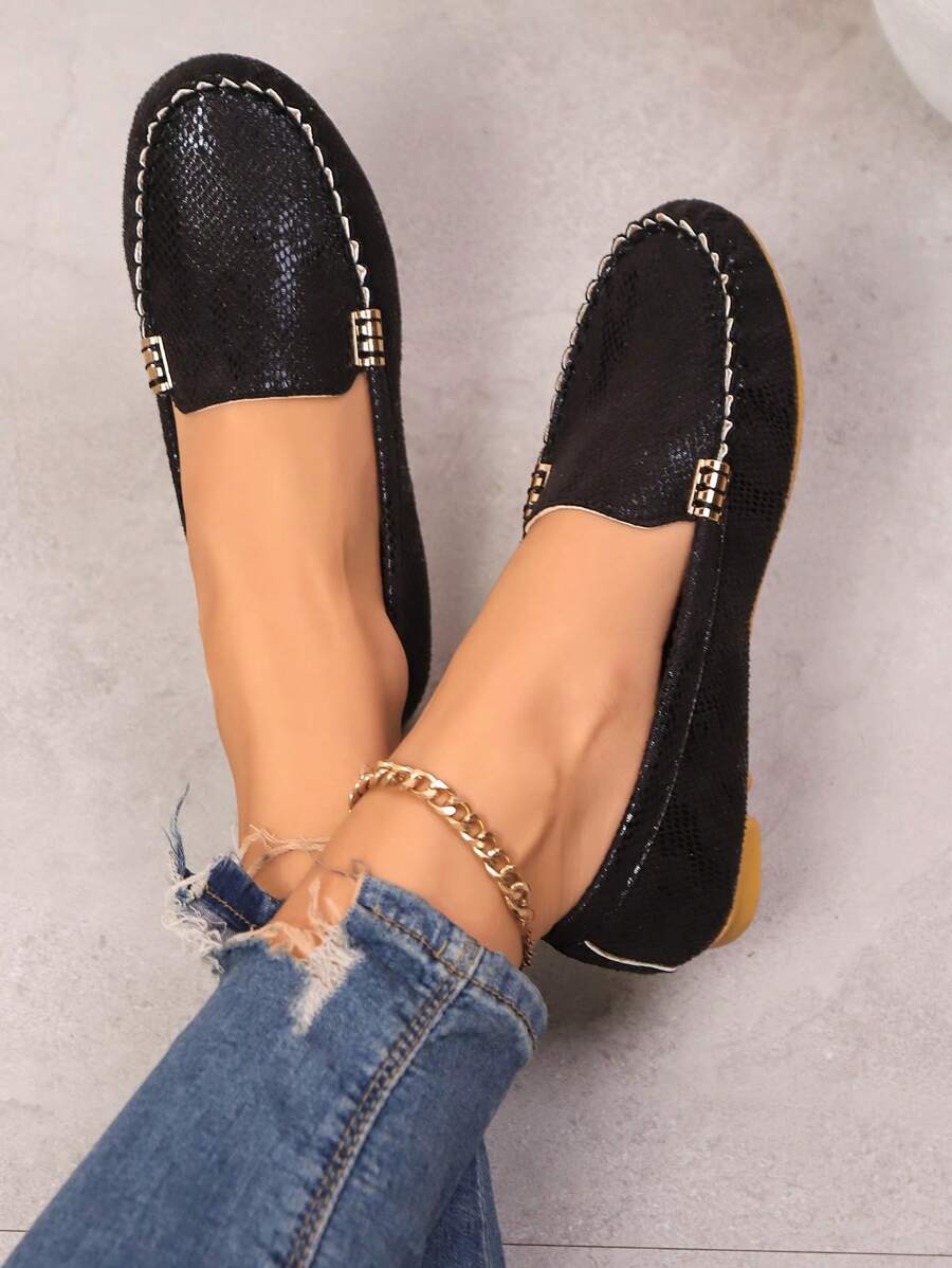 New Arrival Plus Size Lightweight Casual Slip-On Flats, Versatile For Daily Commute In Spring/Summer, Solid Color Metal Buckle Round Toe Breathable Mixed Fabric Trim Hand-Made Luxurious Snakeskin Texture Loafers For Ladies