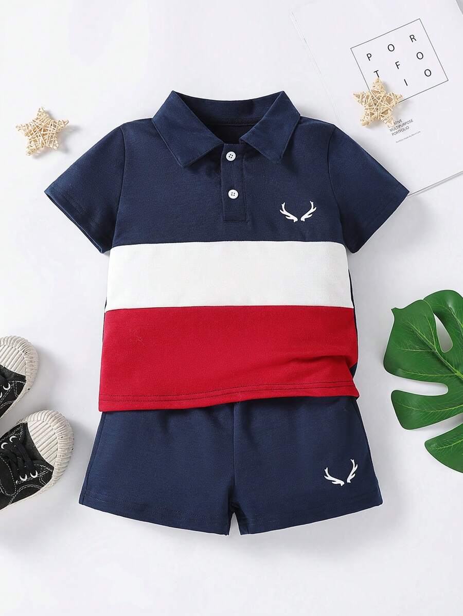 Set de 2 piezas compuesto por camiseta con cuello polo de manga corta con combinación de colores y pantalón corto informal tipo deporte para niño, estampado de ciervos, para verano