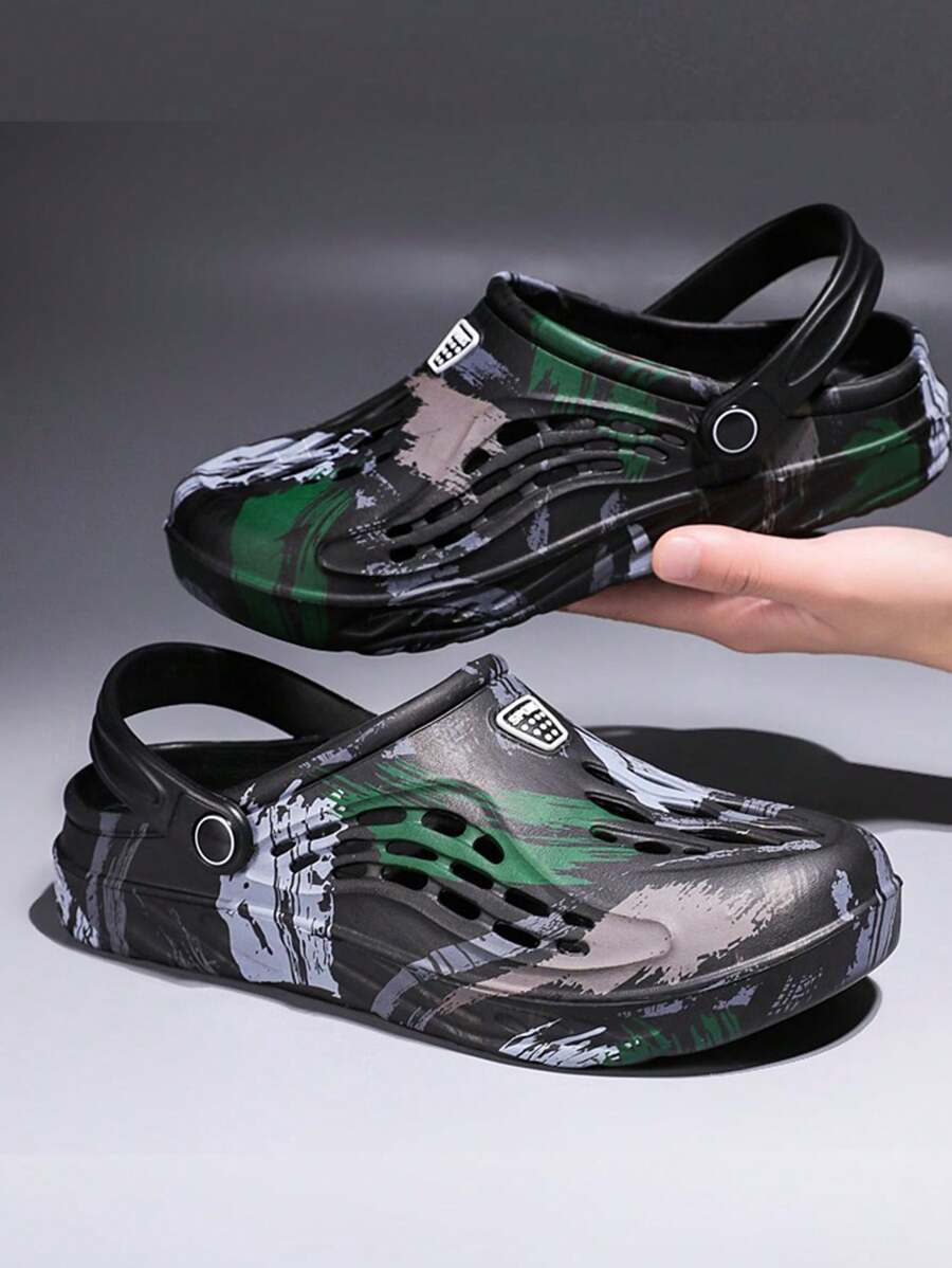 Nuevas zapatillas huecas para hombres, zapatos de interior de suela blanda antideslizantes, calzado casual tipo slip-on para la playa