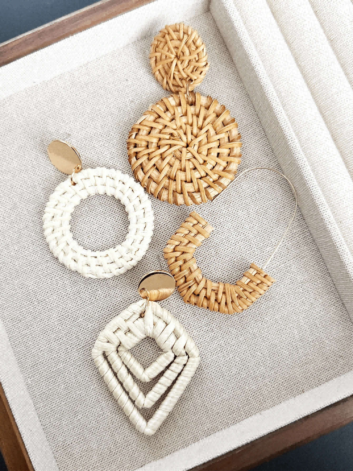 Boucles d'oreilles en rotin, boucles d'oreilles bohèmes légères à franges de forme géométrique, boucles d'oreilles pendantes en osier tressé pour femmes et cadeaux de mode de vacances