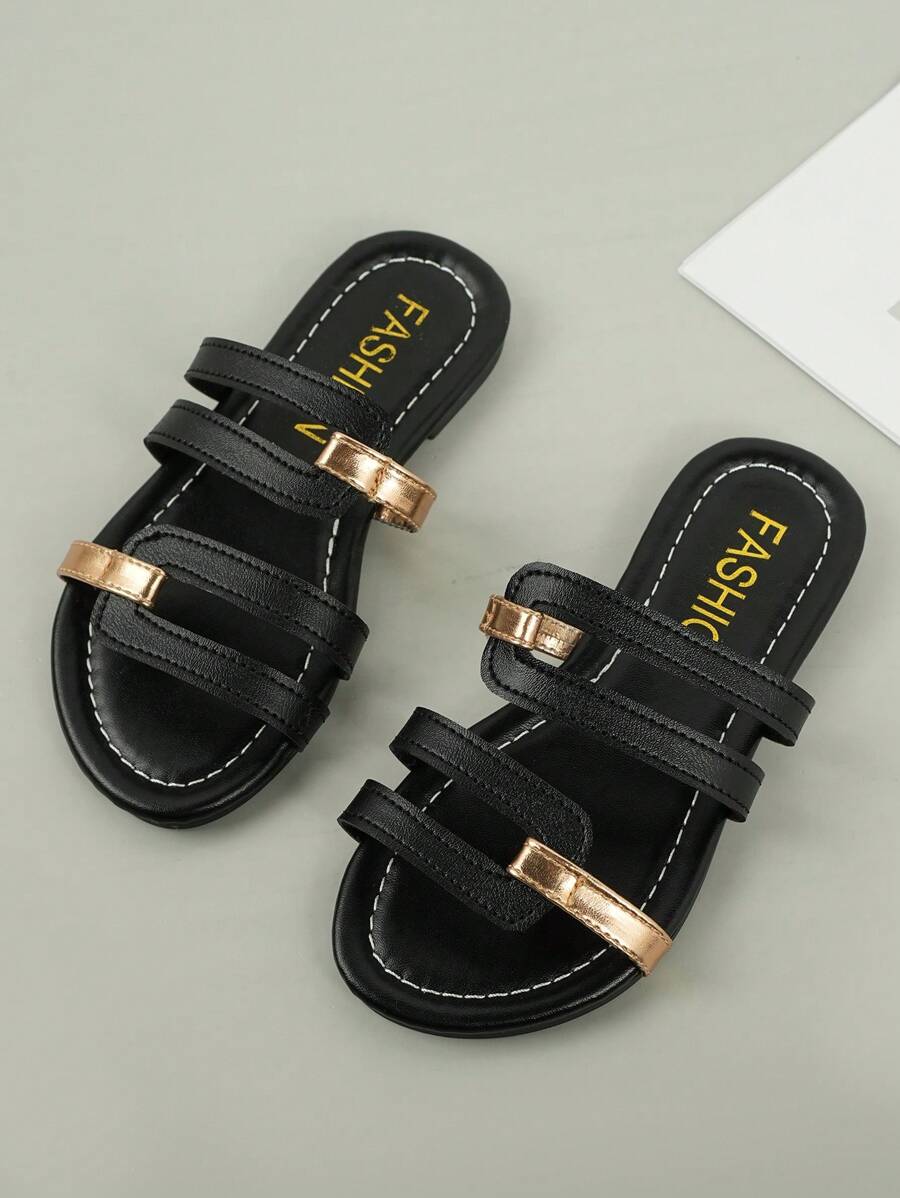 Kinderschoenen 2025 Zomer Nieuwe Mode All-In-One Ronde Neus Strandkleding Een Slip-Off Teen Platte Antislip Sandalen