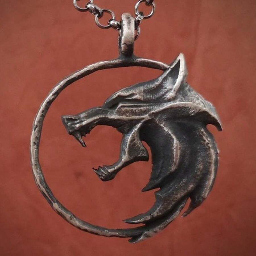 Vintage Round Wolf Head Pendant Necklace, Creative Women's Jewelry For Party, Daily Wear, Minimalist Design