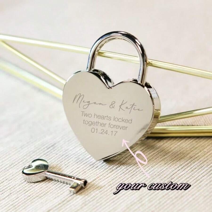 Cadenas d'amour personnalisé, Cadenas d'amour de fiançailles, Cadenas d'amour en forme de cœur gravé avec clé - Cadenas d'amour de voyage pour la lune de miel, les vacances de mariage, l'anniversaire, Cadeau pour épouse, fête des mères, remise de diplôme, multifonctionnel, durable, ornemental, réutilisable, exquis, élégant, de haute qualité, coloré, moderne, personnalisé, unique, cadeaux idéaux pour lui, cadeaux idéaux pour elle, petit ami, papa, copine, maman, famille, amis, salon de thé, maison, jardin, bureau, pour les anniversaires, pour la Saint-Valentin, pour la fête des mères, pour les anniversaires, pour la fête des pères, pour la remise de diplôme, pour les mariages, pour le réchauffement de maison, rafraîchissement de la maison