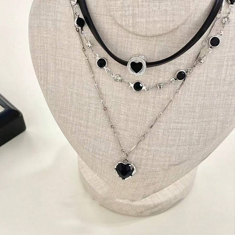 Black Heart Multi-Layer Pendant Necklace, Minimalist Luxury Charm Necklace, Elegant Women's Necklace, Black Heart Leather Necklace, Chic And Sweet Black Leather Rope Clavicle Chain, Suitable For Daily Wear, Parties And Dates