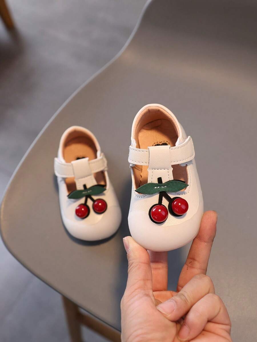 1 Pair Girls Fashion Bow & Cherry Decor PU Soft Comfortable Loose Lightweight Round Toe Flat Shoes, Non-Slip Cute Kids Infant Shoes For Spring, Summer, Autumn, Winter