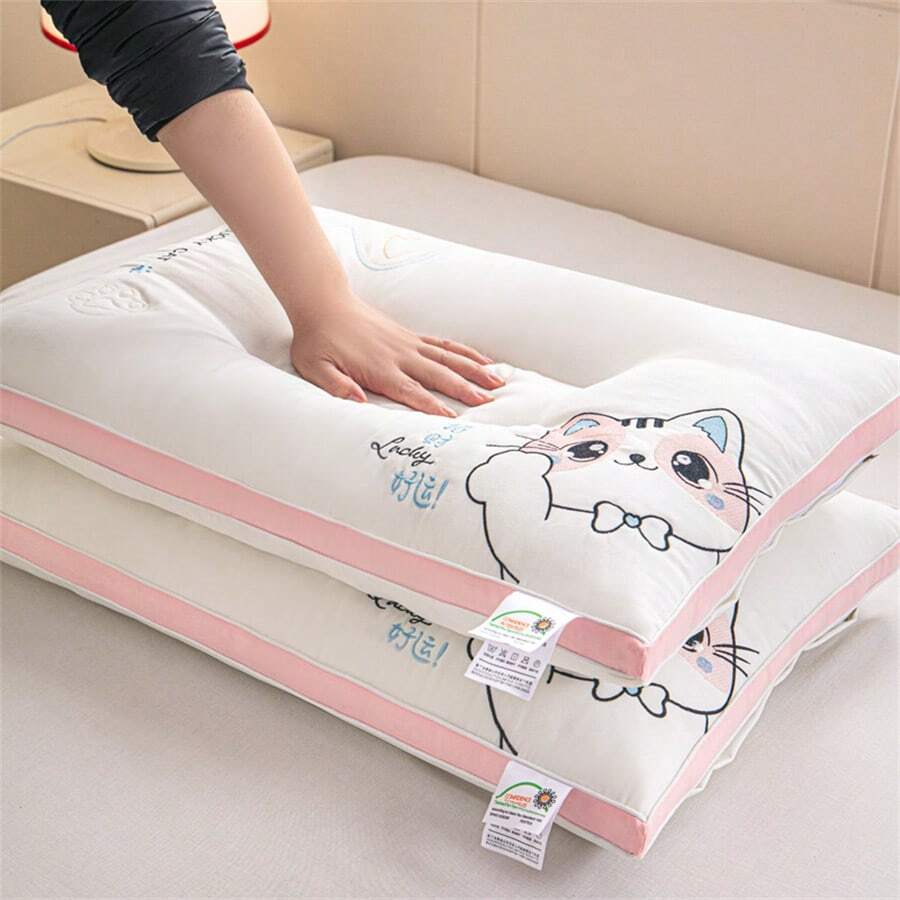 1pc Grade A Cute Embroidered Lucky Cat Couple Pillow, Filled With High-Elastic Fiber, Skin-Friendly And Comfortable For Sound Sleep, Scientifically Designed Zoned Support For Multiple Sleeping Positions, Highly Antibacterial, Bedding 3D Pillow